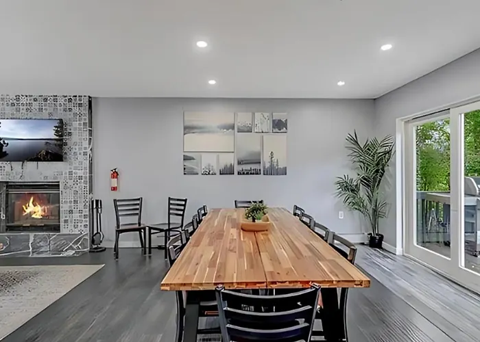 Peaceful Pocono Home With Hot Tub, Gym, & Office