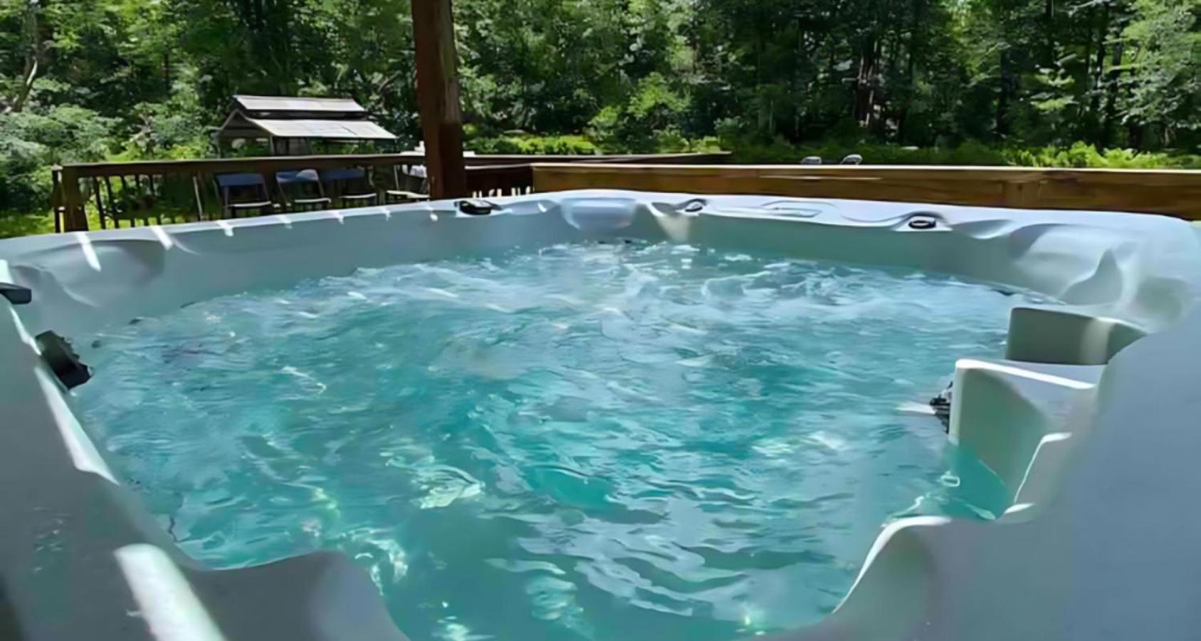 Holiday home Peaceful Pocono With Hot Tub, Gym, & Office