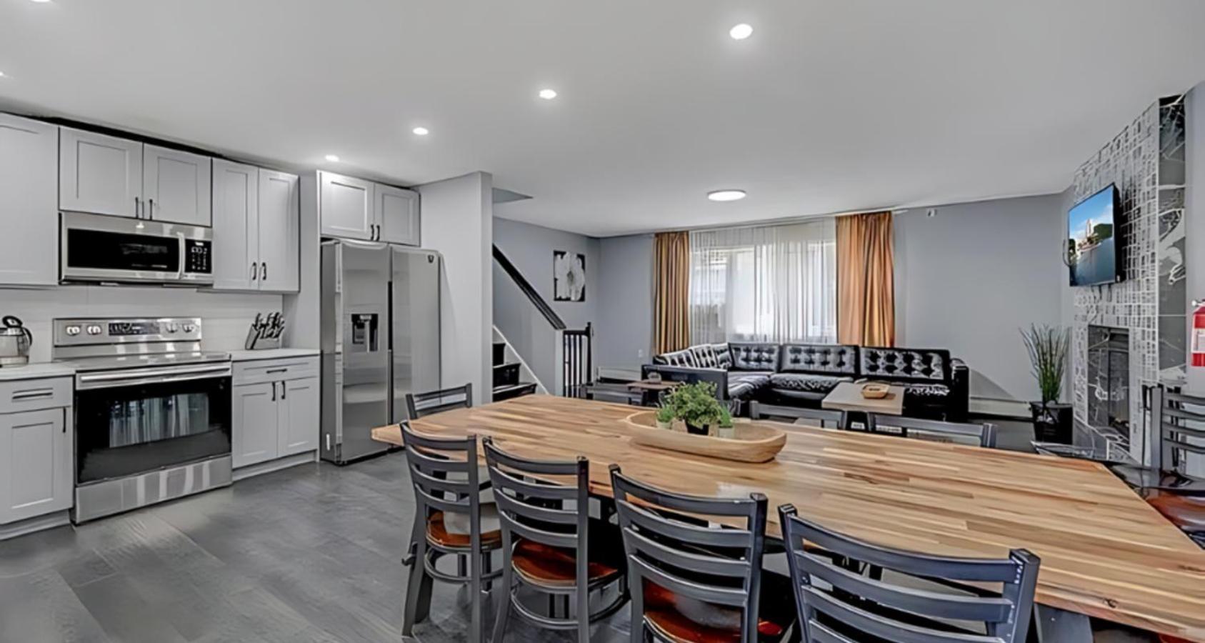 Peaceful Pocono With Hot Tub, Gym, & Office Holiday home