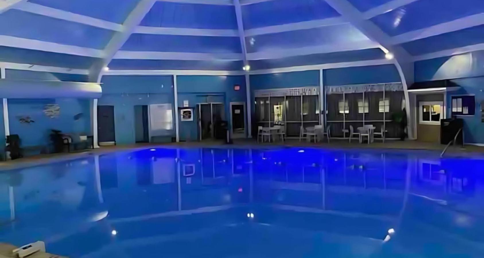 Peaceful Pocono With Hot Tub, Gym, & Office Holiday home Long Pond