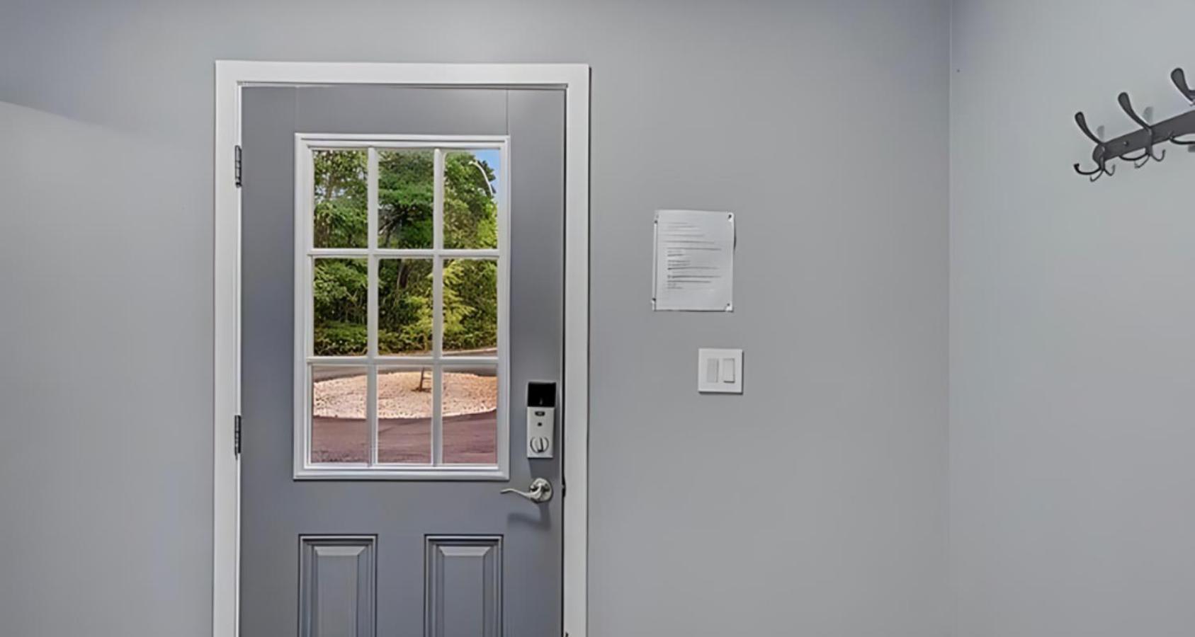 Peaceful Pocono With Hot Tub, Gym, & Office
